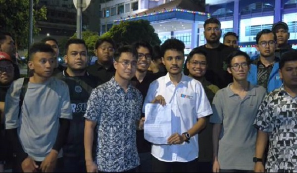 Ketua Penerangan AMK Wilayah Persekutuan, Mohammad Rais Hamdan berkata, dua laporan itu dibuat di IPD Dang Wangi